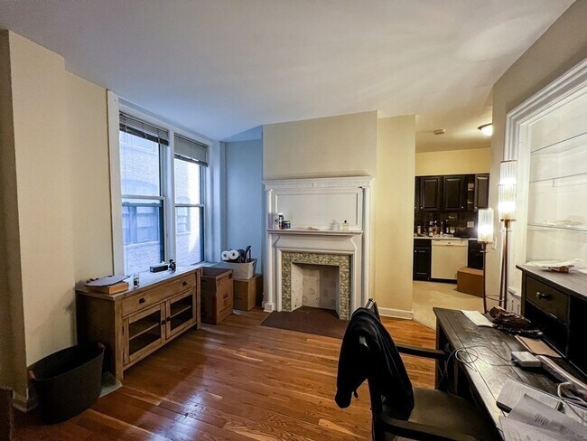 Building Photo - 483 Beacon St