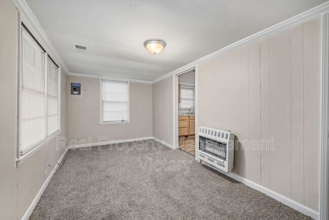 Building Photo - 2741 New Castle Rd