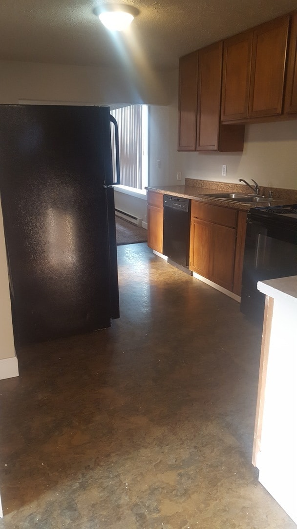 Building Photo - This Charming 2 bed, 1 bath Single Family Home is available August 10th!!