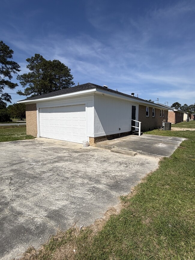 Building Photo - 1408 Old Ebenezer Rd