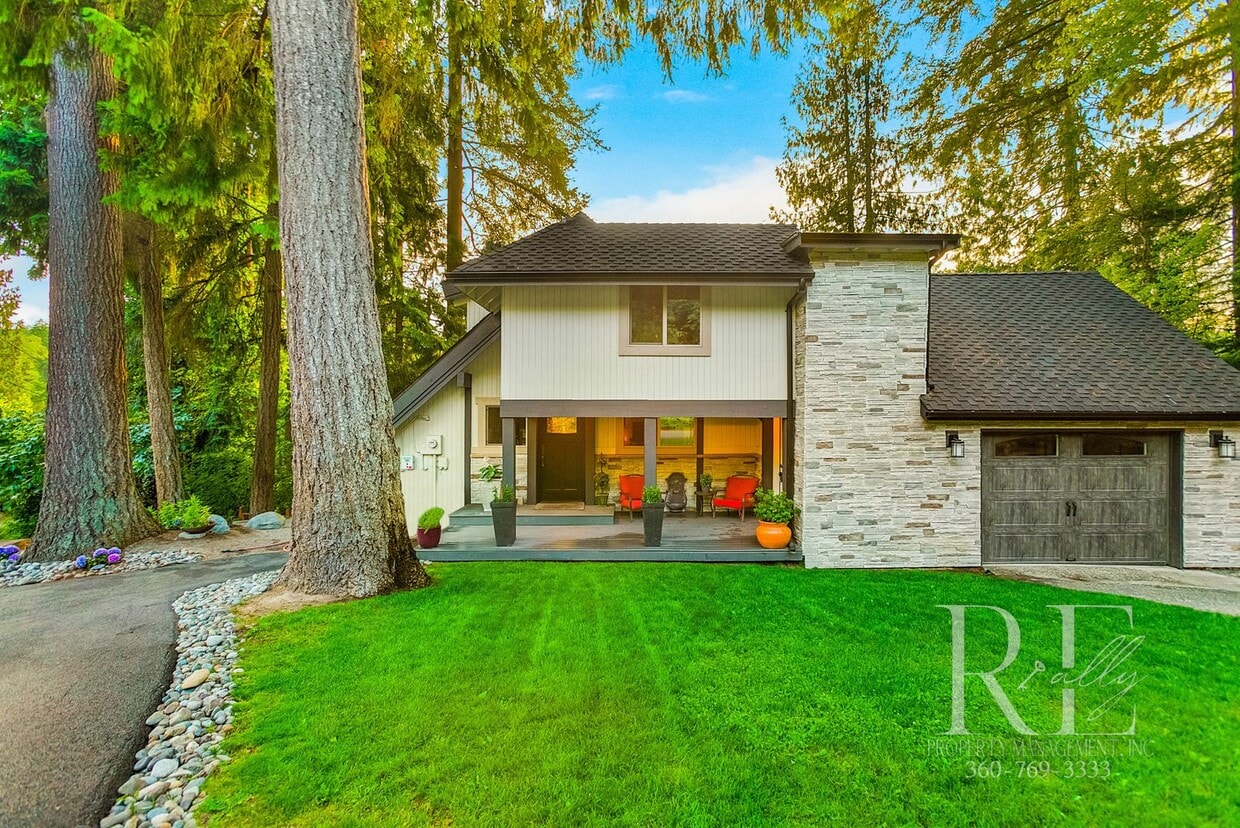 Stunning Lake Front - Stunning Lake Front