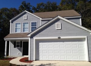 Building Photo - 493 Live Oak Walk