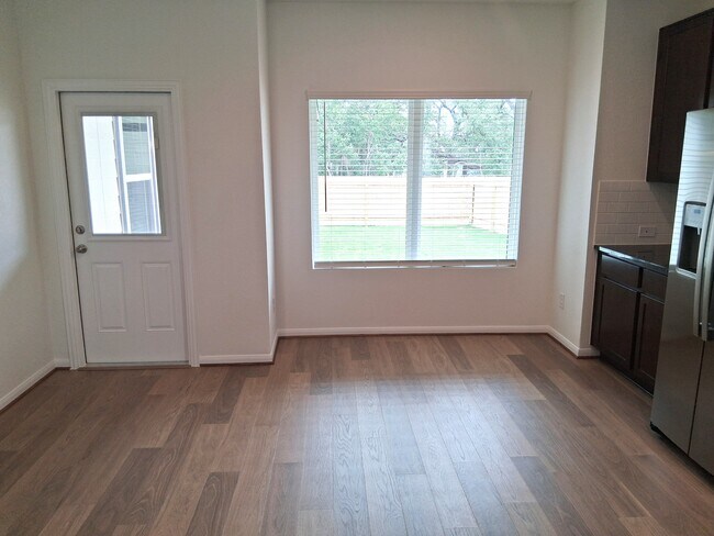 Foto del edificio - 253 Villars Dr