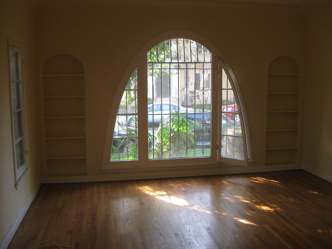 Primary Photo - 326 N Orange Grove Ave