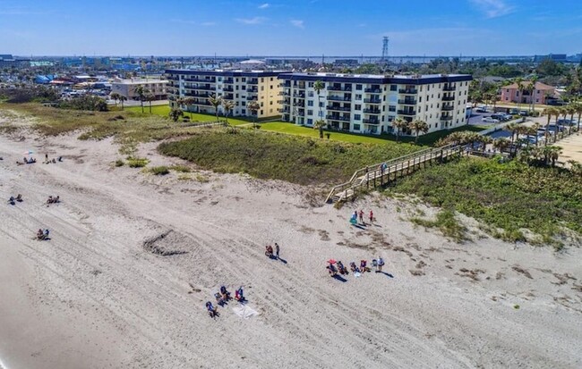 Building Photo - 4570 Ocean Beach Blvd