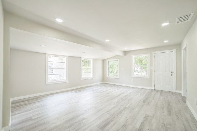 Building Photo - 3823 Ave R NW