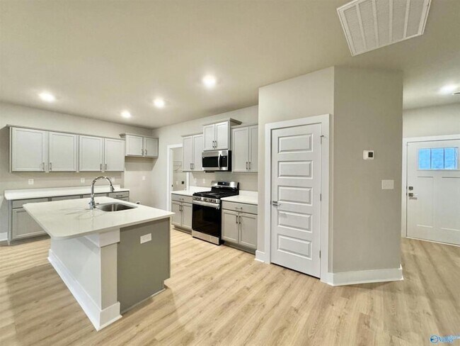 Foto del edificio - 6103 Ruby Grace Cir SE