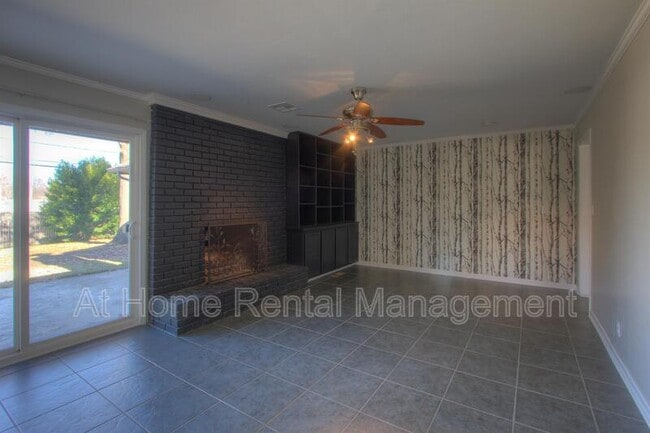 Foto del edificio - 6635 E 54th St