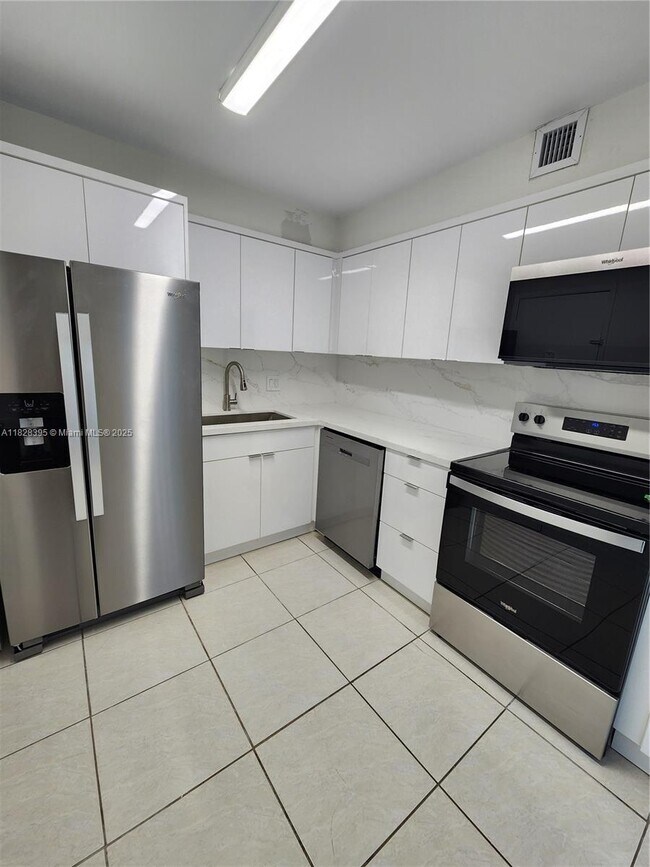 Foto del edificio - 2841 NE 163rd St