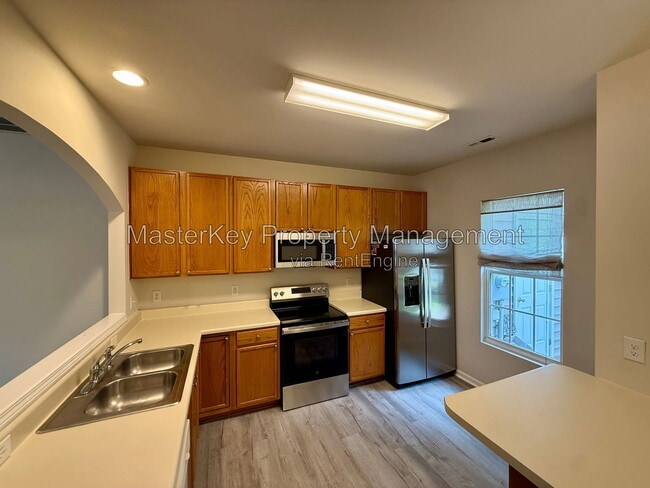 Building Photo - 414 Walnut Woods Dr