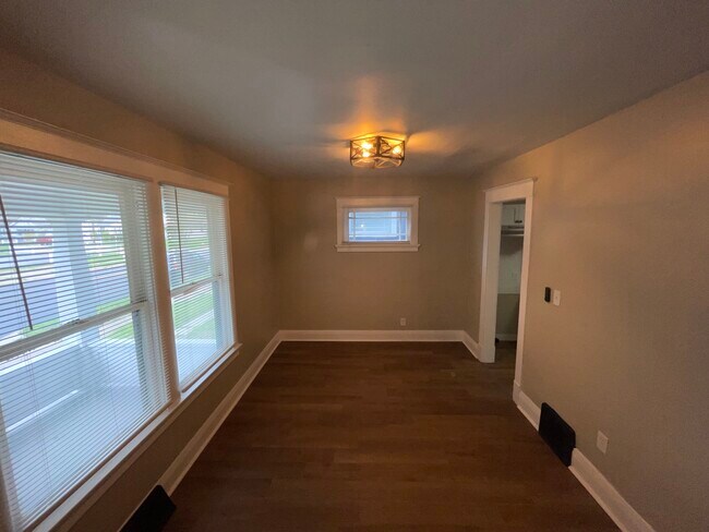 Foto del edificio - 2322 Upton Ave