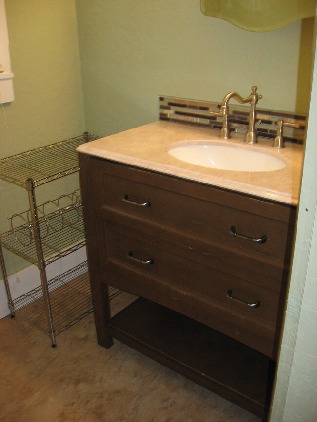 515 S Cedar St, Ottawa, KS 66067 House Rental in Ottawa, KS