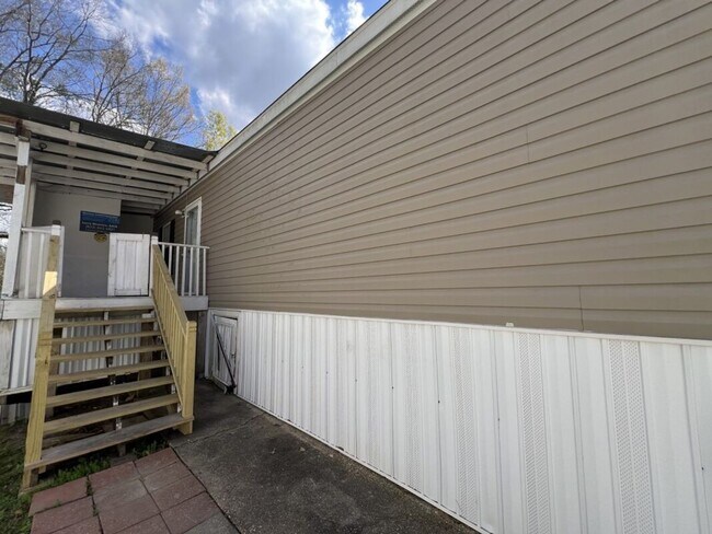 Foto del edificio - 3-bedroom 2-bath large single wide 1080 Square Feet mobile home located in Baker, LA