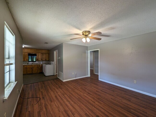 Foto del edificio - 20th Street Triplex