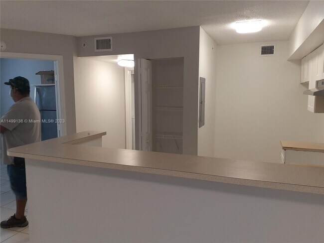 Building Photo - 720 SW 111th Ave