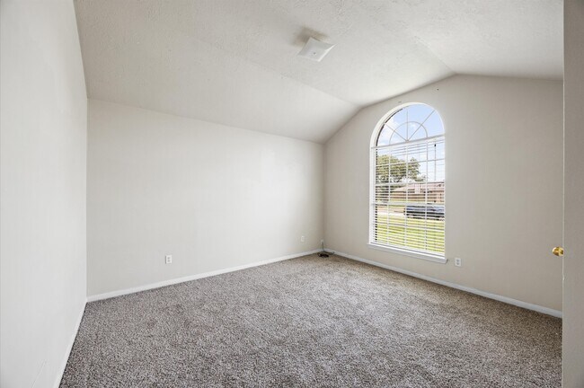 Foto del edificio - 19739 Mountain Dale Dr