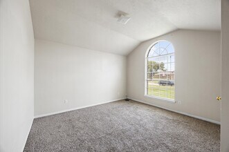 Building Photo - 19739 Mountain Dale Dr