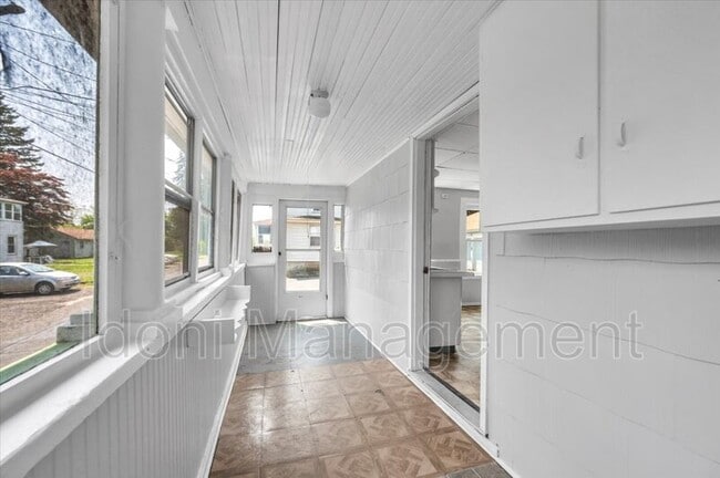 Foto del edificio - 24 Middlesex Ave Ext