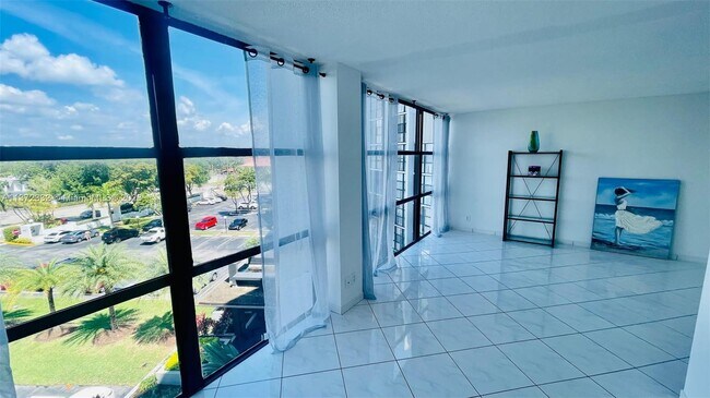 Foto del edificio - 1000 Parkview Dr