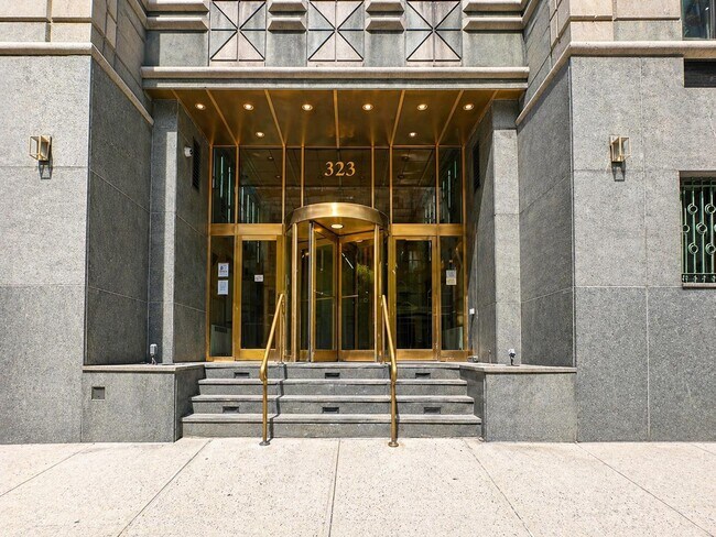 Foto del edificio - 323 W 96th St