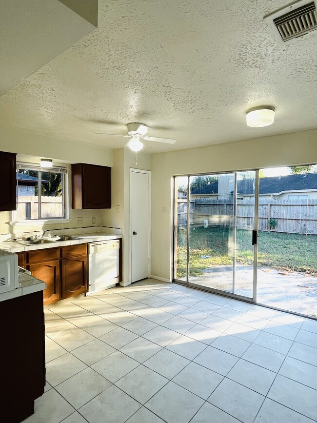 Building Photo - 7211 Winding Trace Dr