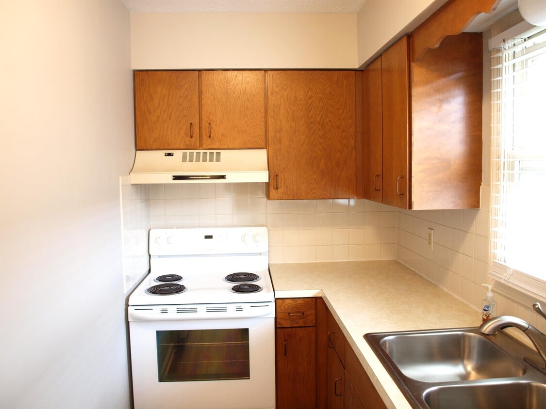 Primary Photo - 1116 W Maple St