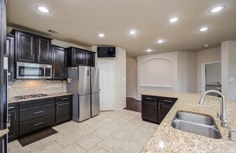 Building Photo - 10 Glade Park Dr Building Photo - 10 Glade Park Dr