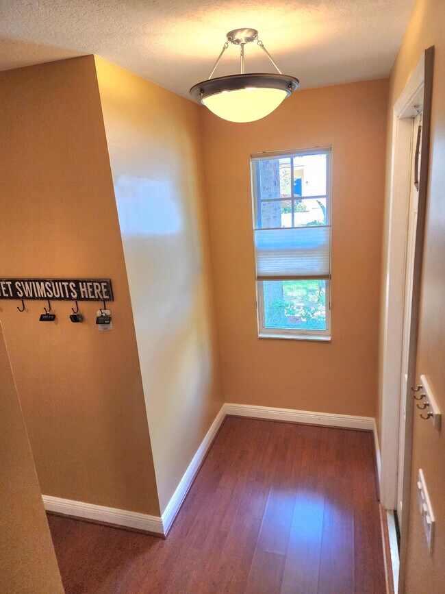 Foto del edificio - 581 NW 35th Ln