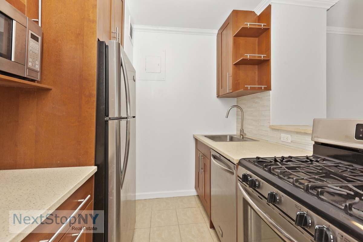Primary Photo - 245 East 54th Street