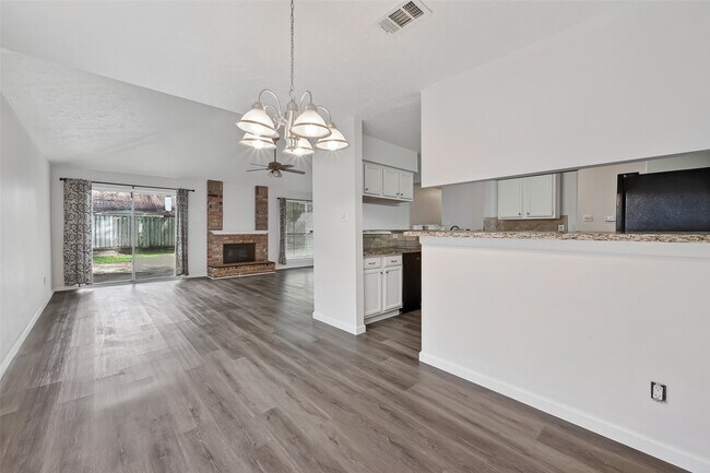 Building Photo - 22022 Kenlake Dr