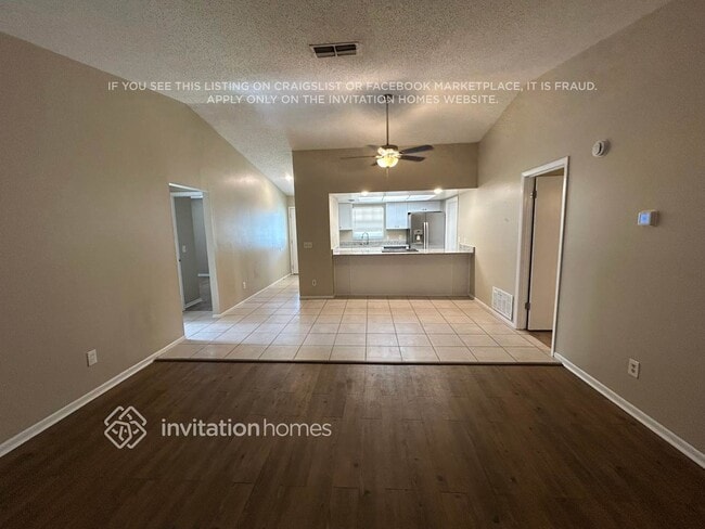 Building Photo - 419 Forest Oak Dr