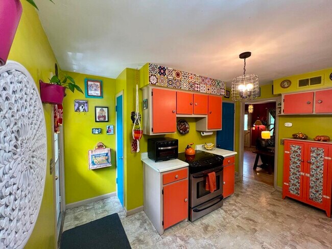 Kitchen - 208 Memphis Ave