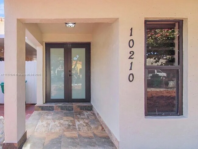 Foto del edificio - 10210 NW 125th St
