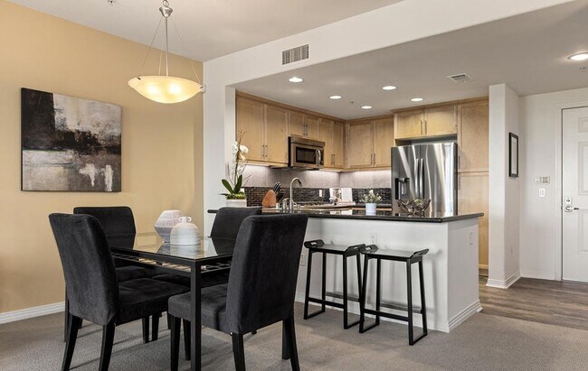 Foto del edificio - 931 E Walnut St