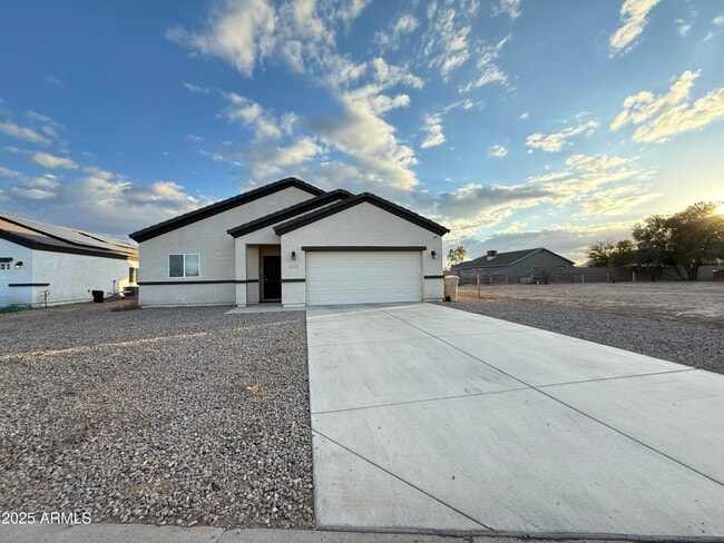 Building Photo - 8477 W Tinajas Dr