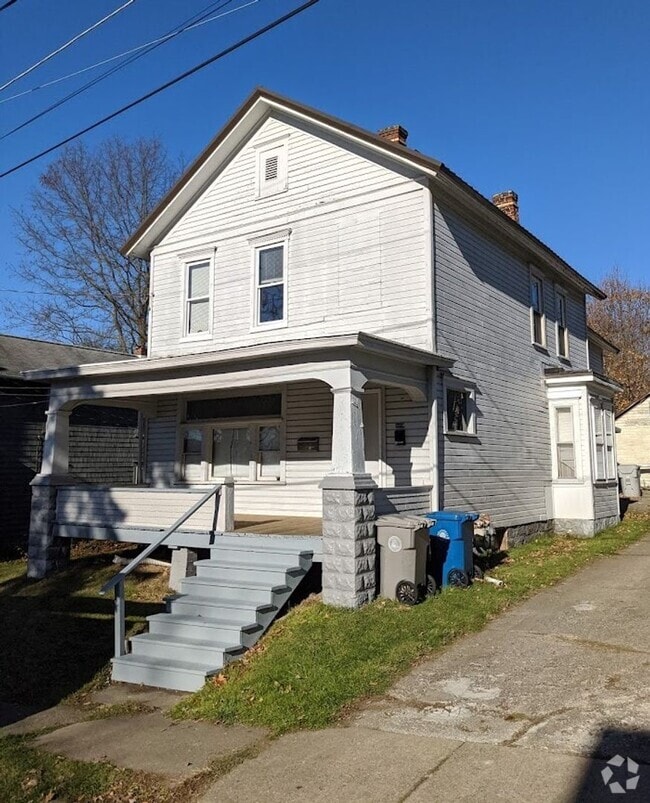 Building Photo - 305-305 1/2 W College St