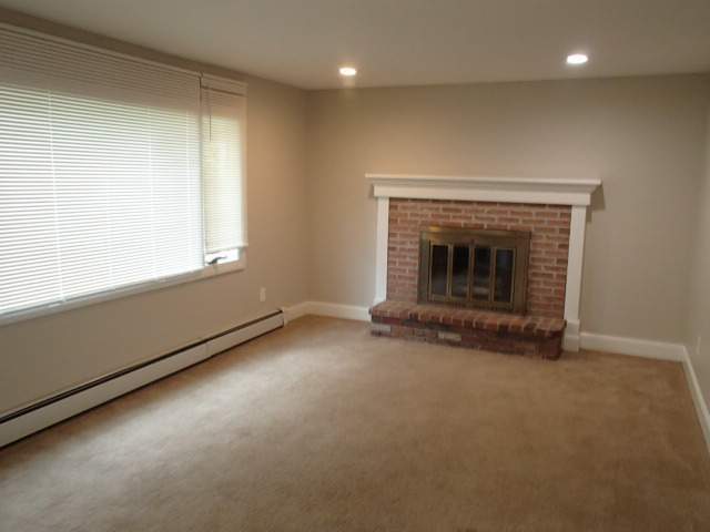 Building Photo - Move In By October 27th - GET $500 OFF 1ST...
