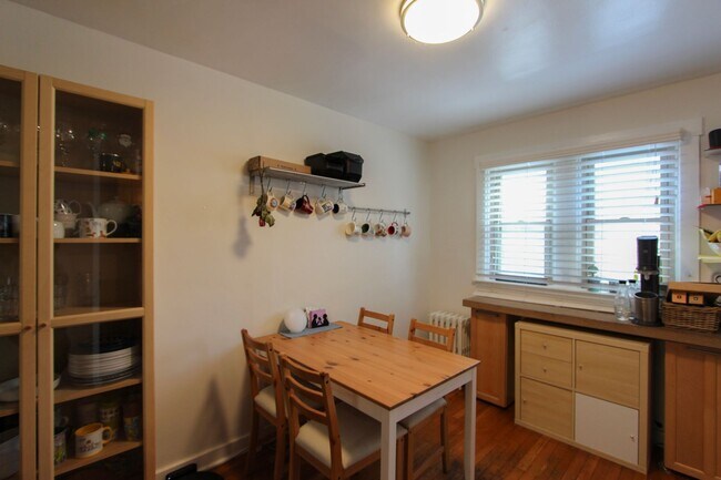 Foto del edificio - Cherniss Townhouses