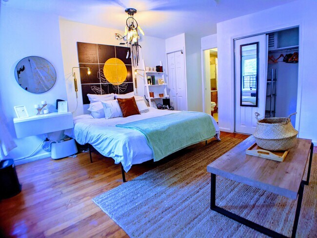 Full size Bedroom - 178 E 108th St