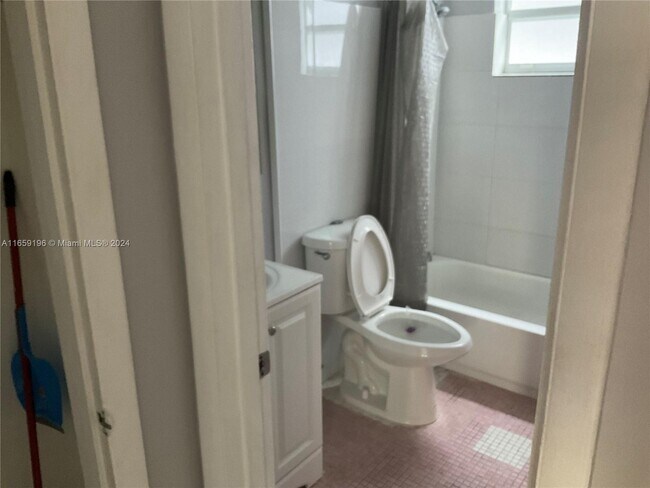 Building Photo - 1999 NE 168th St