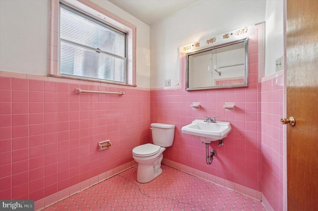 Primary Photo - 1639 Wolf St