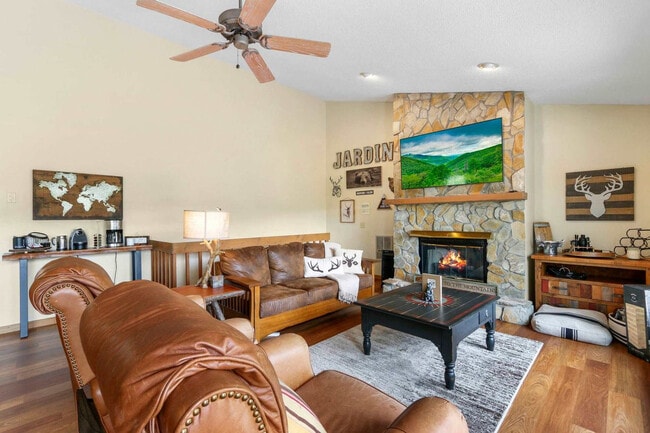 Foto del edificio - 129 Lower Grouse Ridge Rd