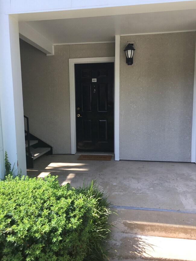 Front door view - 1537 Lincoln Way