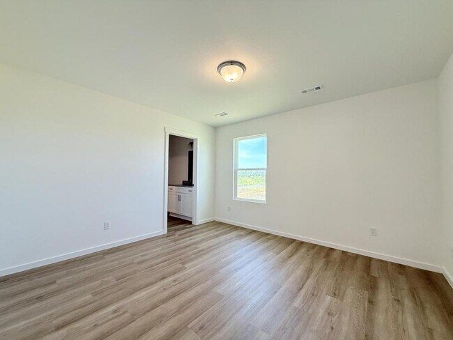 Foto del edificio - 210 Eagle Edge Dr