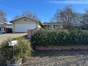 Building Photo - 3625 Summit Dr