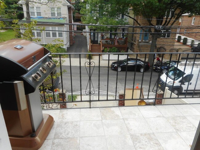 Foto del edificio - 222 E 235th St
