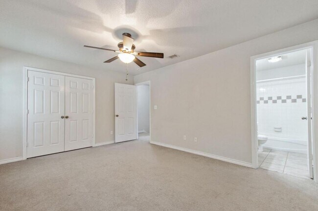 Foto del edificio - 135 Bolero Way, Huntsville, TX 77340