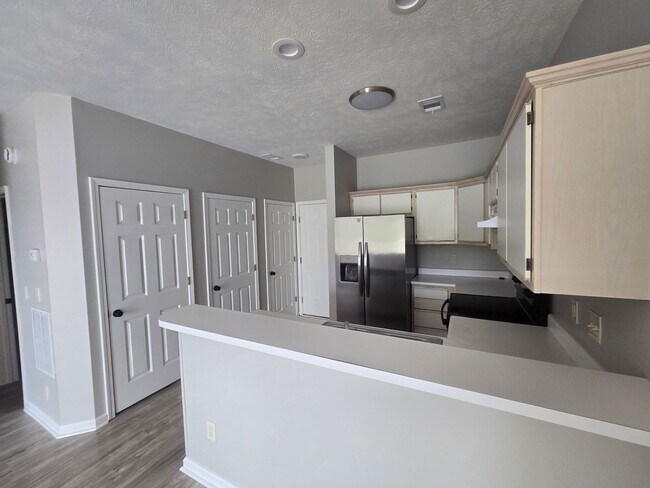 Foto del edificio - 504 River Oaks Dr