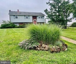 Building Photo - 8205 Bayside Dr