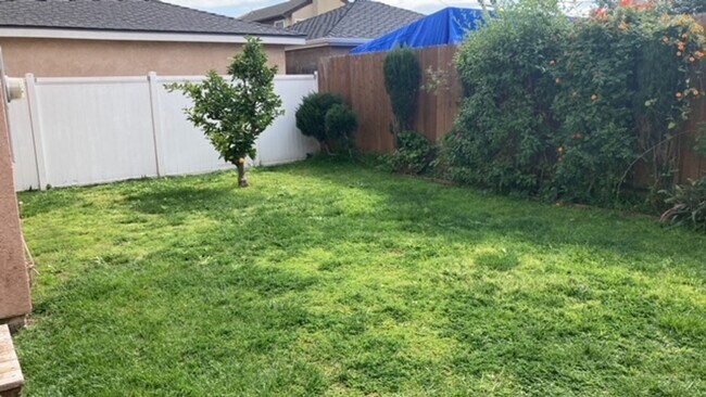 Building Photo - THIS COZY 3BR 2 BATH WITH JACUZZI INCLUDES...